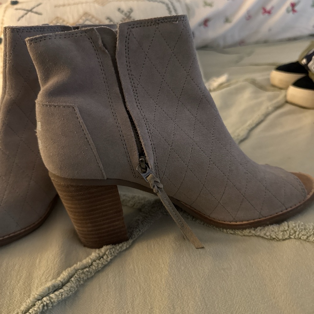 Toms Quilted Gray Ankle Booties